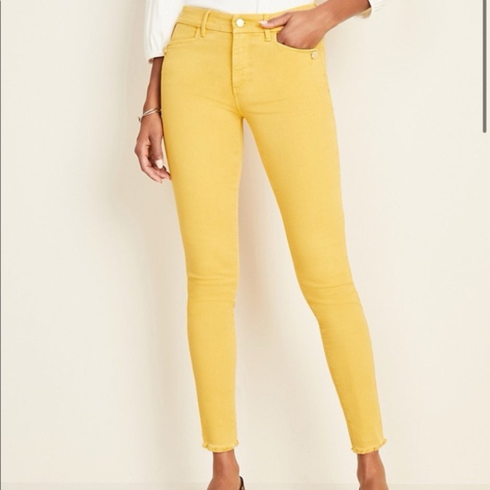 NWT Ann Taylor The Skinny Jean Mid-Rise Ankle Length Mustard Yellow 4 Raw Hem